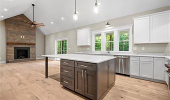 369 Huntinghouse Rd, Glocester, RI 02857