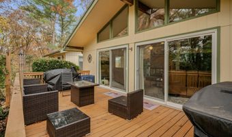 15 Goulart Dr, Bozrah, CT 06334