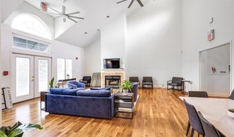 3308 WYNDHAM Cir 321, Alexandria, VA 22302
