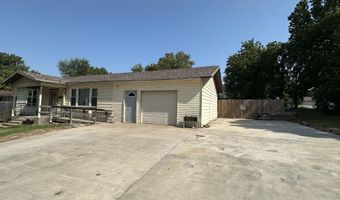 111 W Lee St, Aurora, MO 65605