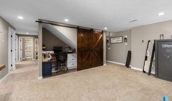 1409 W Creekside Dr, Brandon, SD 57005