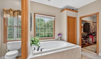 5061 Sandhill Rd, Almont, MI 48003