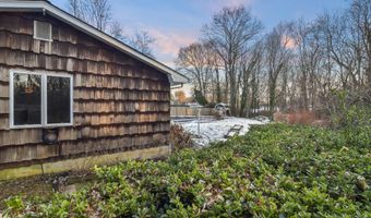 566 Morley Ct, Belford, NJ 07718