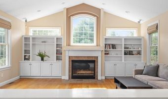 68 Delta Dr, North Kingstown, RI 02874
