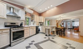 78 Main St, Bayonne, NJ 07035