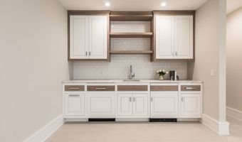 121 Hand Ln, Amagansett, NY 11930