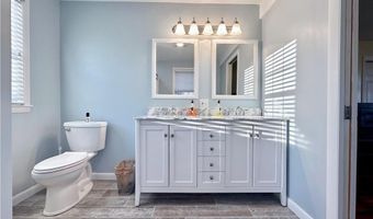 24 High St, Middletown, RI 02842