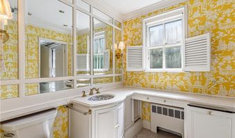 28 S Hill Dr, Cranston, RI 02920