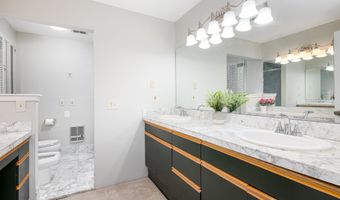 3949 Waldenwood Dr, Ann Arbor, MI 48105