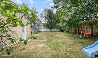125 Eighth St, Belford, NJ 07718