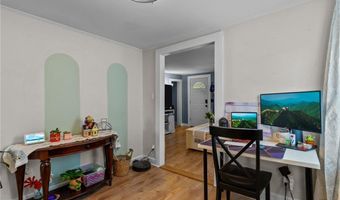 40 Glen St, East Providence, RI 02915