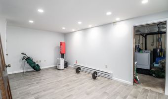 6 Brookdale Ln, Brookfield, CT 06804