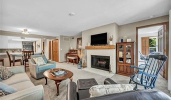 255 PORTAGE LAKES Dr, Akron, OH 44319