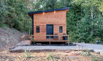 576 Pine Grove Rd, Beattyville, KY 41311