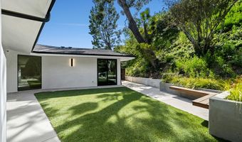 16105 Clear Oak Dr, Encino, CA 91436