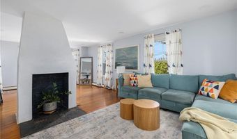 37 Concord Dr, Middletown, RI 02842