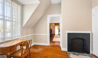 3 Memorial Blvd, Newport, RI 02840