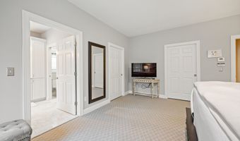 305 Richmond Glen Dr, Cheshire, CT 06410