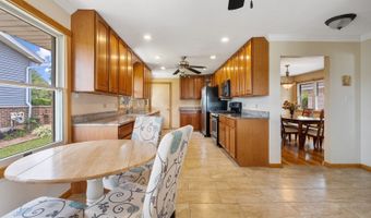 11 E Appletree Ln, Arlington Heights, IL 60004