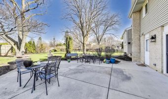 502 S Reuter Dr, Arlington Heights, IL 60005