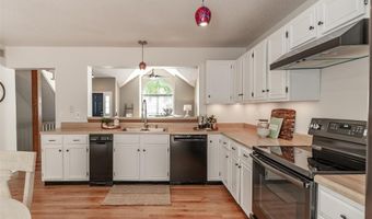1048 Oak Glen Cir, Ballwin, MO 63021