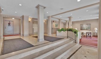 4390 LORCOM Ln 805, Arlington, VA 22207