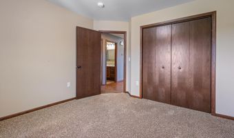 2020 S Lawson St, Aberdeen, SD 57401