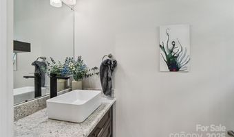 8 Apple Ln, Asheville, NC 28804