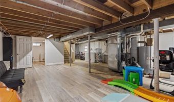 16 Flynn Ave, Cranston, RI 02920