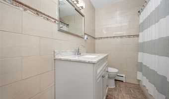 700 Broadway 28, Amityville, NY 11701