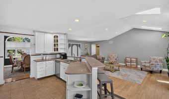 63 Ansel White Dr, Acushnet, MA 02743