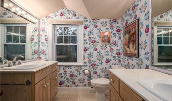 2 Cherry Ln, Bristol, RI 02809