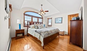 16 Gibbs Rd, Amity Harbor, NY 11701