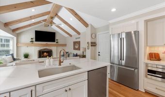 1307 Red Oak Plantation Dr, Ballwin, MO 63021