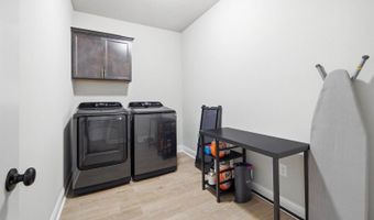 880 Leeward Dr, Biloxi, MS 39532
