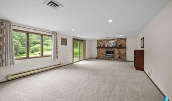 2908 N Oak Rd, Brandon, SD 57005