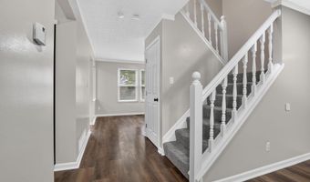 2425 Dunsworth Dr, Columbus, OH 43235
