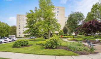 6631 WAKEFIELD Dr 319, Alexandria, VA 22307