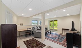 106 Lauri Dr, Charlestown, RI 02813