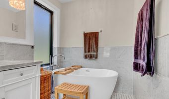 7601 PERSIMMON TREE Ln, Bethesda, MD 20817