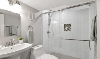 6005 WYNNWOOD Rd, Bethesda, MD 20816