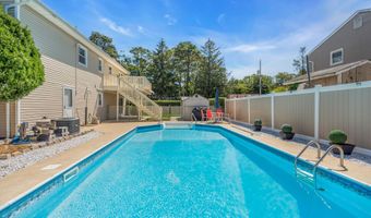 19 Spruce St, Beachwood, NJ 08722