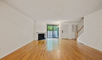 10 Ives Hill Ct 10, Cheshire, CT 06410
