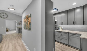 655 BURTONS COVE Way 14, Annapolis, MD 21401