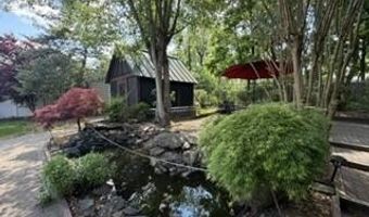 96 Compton St, Belford, NJ 07718