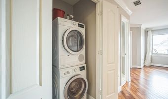 1050 N STUART St 411, Arlington, VA 22201
