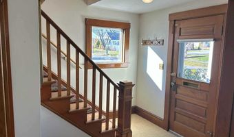 208 7th St, Bangor, ME 04401