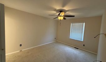 537 Treetop Village Dr, Ballwin, MO 63021