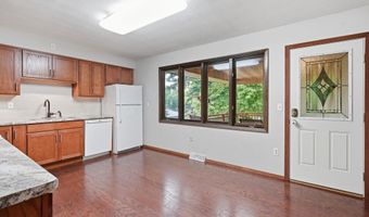 2324 Briarwood Dr, Asbury, IA 52002
