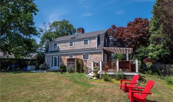 7 Boulevard E, Middletown, RI 02842